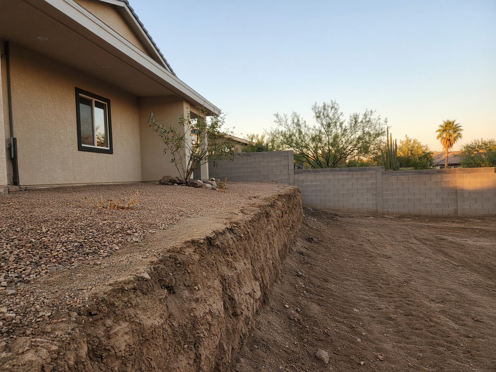 Overview of the Mesa retaining wall from the site walk